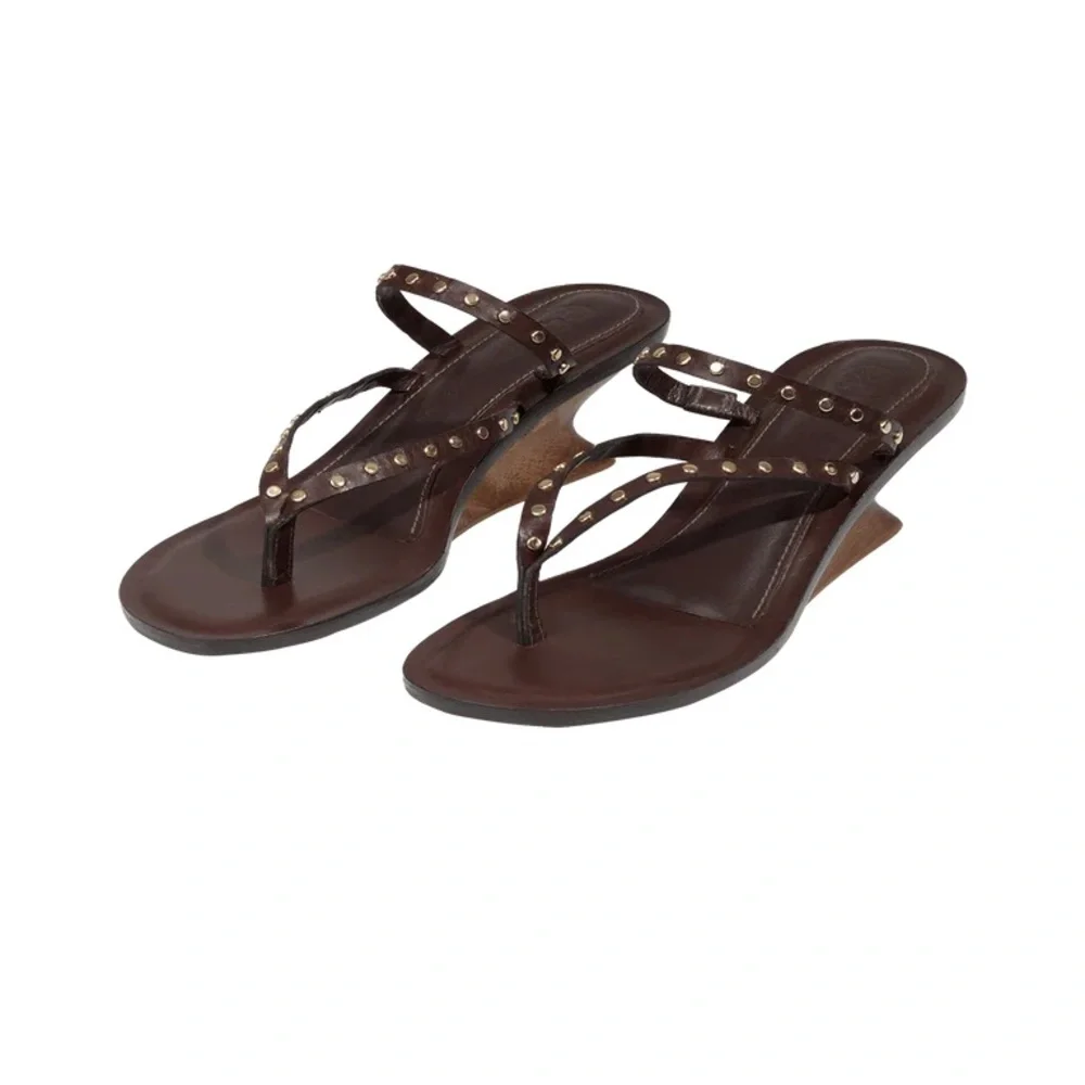 ViX Paula Hermanny | Betina Studded Wedge Sandals | Brown